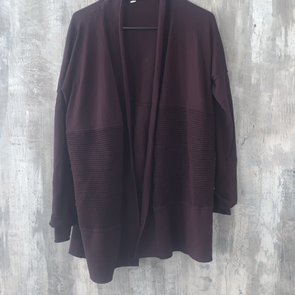 Lululemon sz10 burgundy cardigan open back/pockets
